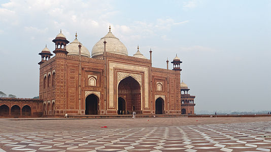 Mosque on the right of the Taj Mahal