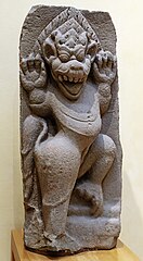 Lion dressé fragment de décor de soubassement de temple