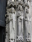 A la derecha: Mateo, Carlomagno o Constantino I, Hildegarda de Anglachgau o una reina[18]​
