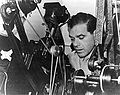 فرانک کاپرا، برنده شش جایزه اسکار در بخش های کارگردانی، تهیه کننده، تولید و مدیر فیلم چه زندگی شگفت انگیزی ، مهندسی شیمی ۱۹۱۸ (زمانی که کالتک به عنوان «مؤسسه تروپ» شناخته می شد)