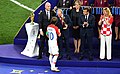 Kitarovićová, Infantino, Putin a Macron při předávání závěrečných ocenění na mistrovství světa ve fotbale 2018