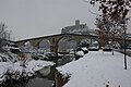 El Pont vell de Manresa (Bages) sobre el Cardener, reconstrucció fidel d'un pont medieval.