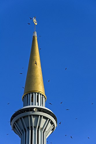 Минарет мечети в штате Сабах (Малайзия)