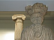 雅典卫城厄瑞克忒翁神廟的女像柱和愛奧尼亞柱，公元前420-415年。