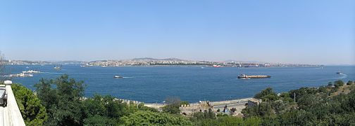 La entrada del Bósforo desde el mar de Mármara tal y como se ve desde el Palacio de Topkapi.