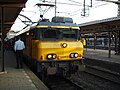 Bij de locomotieven 1600/1800 zit de tyfoon in een kast op het dak midden boven de voorruit. De kast daarachter is van de airconditioning.