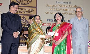 Pratibha Devisingh Patil presenting the Sangeet Natak Akademi Award-08 to Smt. Saroja Vaidyanathan for her contribution to Bharatanatyam.jpg
