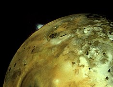 Éruption volcanique sur Io.
