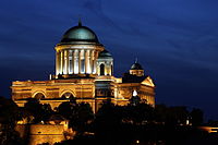 Catedral de Esztergom à noite