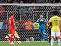 Harry Kane se prepara para patear un penalti contra Colombia.