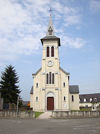 L'église, façade et tour.