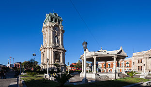 Reloj Monumental y plaza principal en Pachuca de Soto.