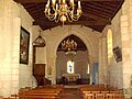 L'intérieur de l'église romane.