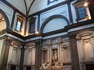 Sagrestia Nuova de la Capilla de los Médici en la Basílica de San Lorenzo (Florencia), diseñada por Miguel Ángel para contener los sepulcros de Lorenzo y Juliano de Médici.