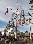 Containerterminal mit Flaggenbaum