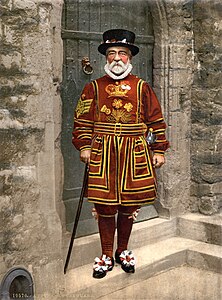 A Yeoman Warder, from a Victorian-era photochrom（英语：photochrom）