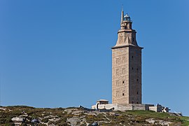 Tour d'Hercule, plus ancien phare encore en service.
