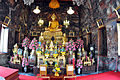 Intérieur du bot ou ubosot, peintures murales et statue de Bouddha (Phra Buddha Dharmisharaja Lokadhatutilaka)