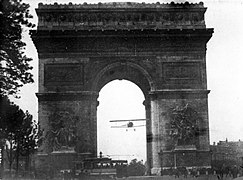 Charles Godefroy flying through the Arc de Triomphe in 1919