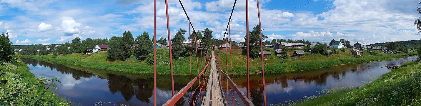 Панорама села и реки Оять с подвесного моста