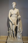 Statue du type de l'Aphrodite de Cnide dite « Vénus du Belvédère ». Époque romaine impériale. Musée Pio-Clementino.