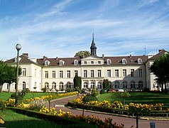 L'Hôtel-dieu, bâtiment ancien du centre hospitalier général de Gonesse.