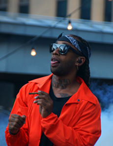 Ty Dolla $ign na Yonge-Dundas Square v Toronte (2015).