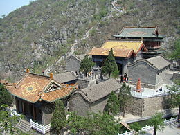 Shangsheng-temppeli Yumengshanin maisemapuistossa.
