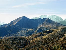 Col di Lana met op de achtergrond de Marmolada