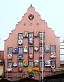 Das Dachauer Rathaus im Advent mit Adventskalender