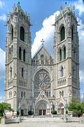 کلیسای جامع باسیلیک قلب مقدس در نیوآرک، پنجمین کلیسای جامع بزرگ آمریکای شمالی است که برای پیروان کاتولیک رومی ساخته شده است.