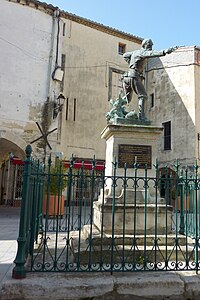 Monument au capitaine Ménard (1897), Lunel.