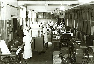 Packning av vadd och bomull på Astra 1943–1944.