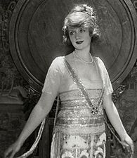 Billie Burke posant pour le Vanity Fair de février 1920