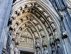 Arquivoltes de la puerta d'entrada a la catedral.