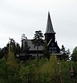 Holmenkollen, incendiada el 22 de agosto de 1992, por Vikernes, Aarseth y Faust, fue reconstruida en 1996.