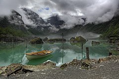 最優秀賞 : ノルウェイ、ボンダス湖の眺め。背景にあるボンダス氷河はフォルゲフォンナ氷河の一角にあたる。 (POTD) Heinrich Pniok (Alchemist-hp / pse-mendelejew.de)