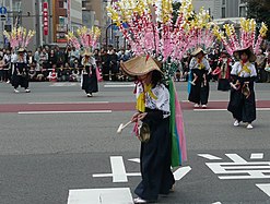 Taniec dzieci z gongami (kane-odori)