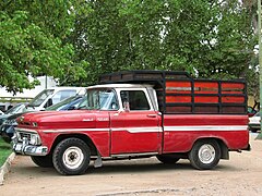 Pick-up Chevrolet rouge et blanc de 1962