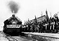 1952年7月2日、重慶からの一番列車が成都に到着した光景
