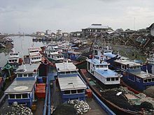 Індонезійські рибальські судна після цунамі 2004 року
