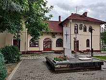 link=//commons.wikimedia.org/wiki/Category:Comarnic train station