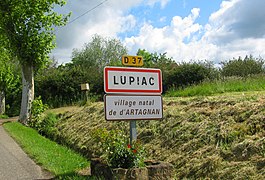 Lupiac Panneau village natal de d'Artagnan.JPG