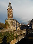 Beffroi du XIXe siècle construit sur une tour du XIIe.