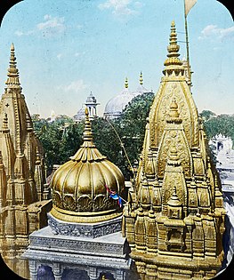 Il tempio di Kashi Vishwanath fu demolito dall'esercito di Qutb-ud-din Aibak.[136]