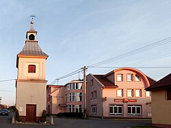 Zvonice a restaurace Bezměrovský dvůr