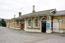 Het stationsgebouw uit 1837.