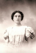 Margaret Isabelle McHenry, taken in 1915 in NYC (1891-1970).png