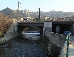 L'Huveaune nell'attraversamento di Saint-Marcel (quartiere di Marsiglia)