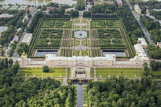 نمایی هوایی از کاخ پترهوف در سن پترزبورگ